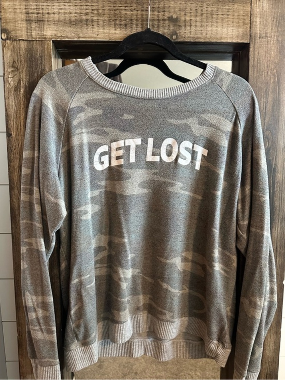 Herizon Get Lost Camo Sweatshirt M Women’s Cabincore Athleisure Hiking Outdoors